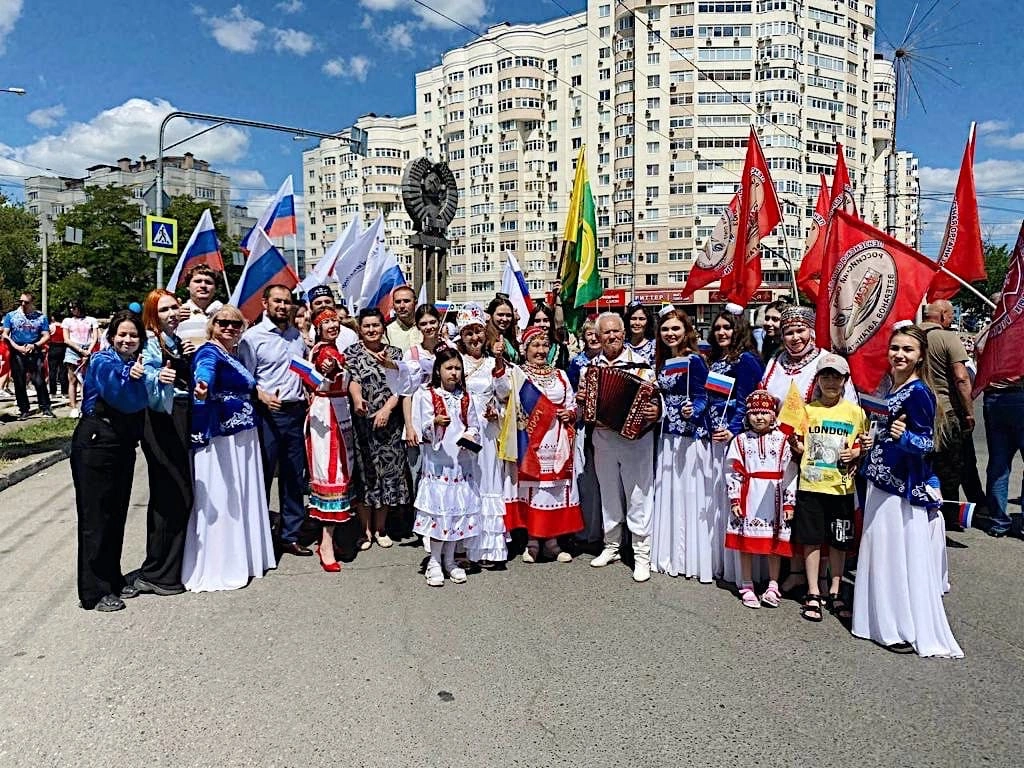 В воскресенье, 12 июня в честь празднования Дня России и Дня города начались масштабные праздничные мероприятия в Г. Пенза. В мероприятиях принимали участие тысячи пензенцев и гостей областно